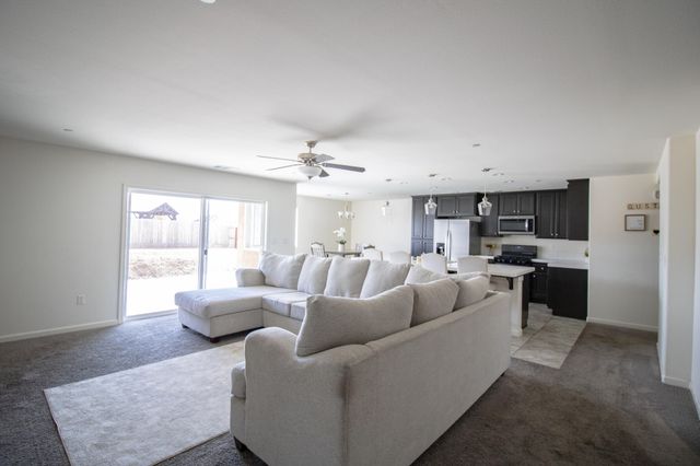 1306 Orchard Drive, Dinuba, CA 93618