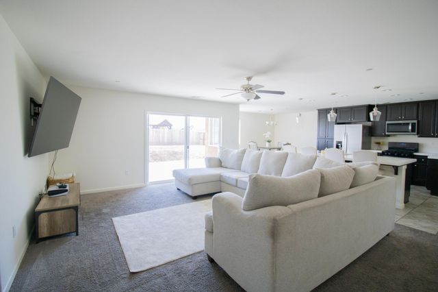 1306 Orchard Drive, Dinuba, CA 93618