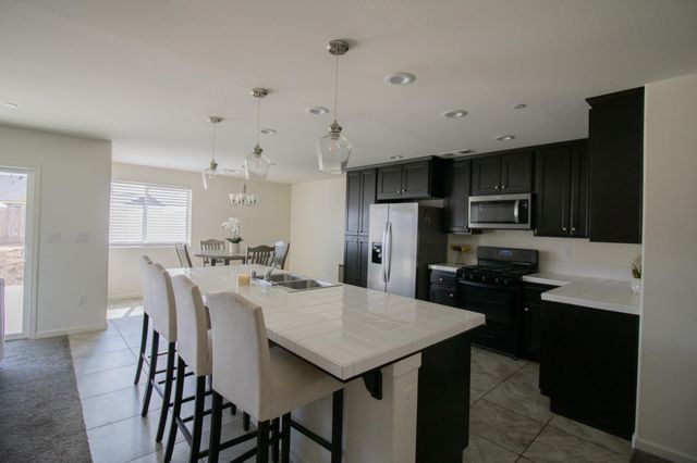 1306 Orchard Drive, Dinuba, CA 93618