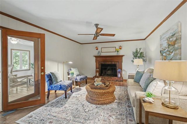 11 Kathy DR, Poquoson, VA 23662