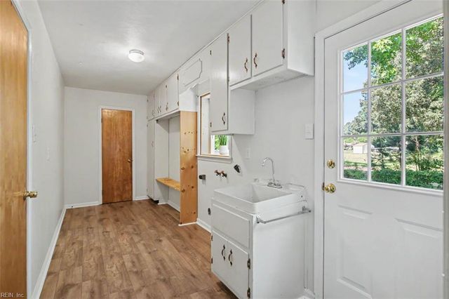 11 Kathy DR, Poquoson, VA 23662