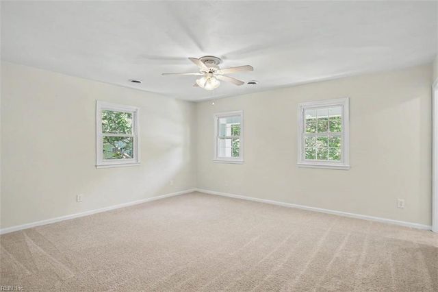 11 Kathy DR, Poquoson, VA 23662
