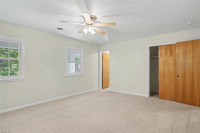 11 Kathy DR, Poquoson, VA 23662