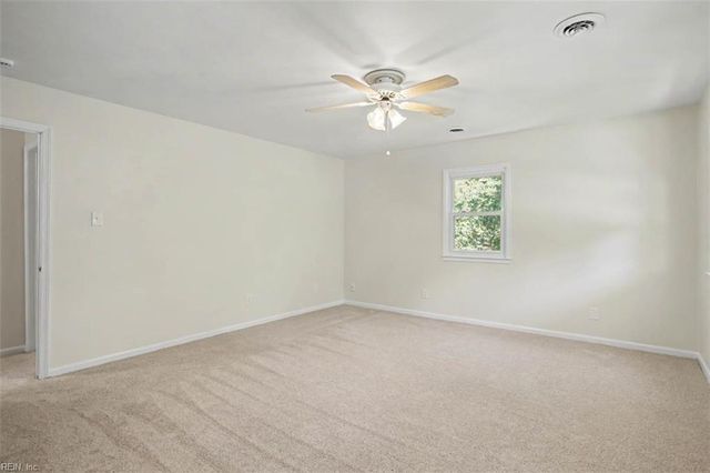 11 Kathy DR, Poquoson, VA 23662