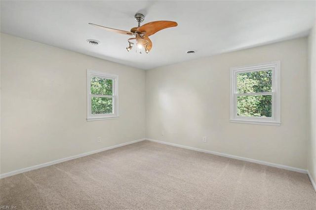 11 Kathy DR, Poquoson, VA 23662