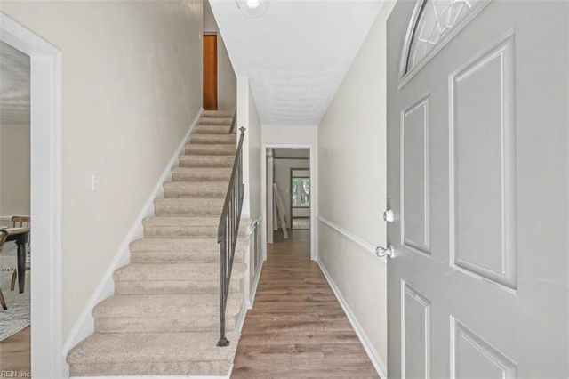 11 Kathy DR, Poquoson, VA 23662