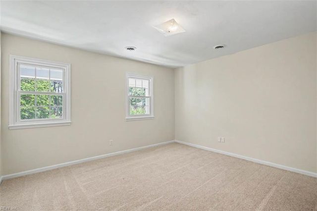 11 Kathy DR, Poquoson, VA 23662