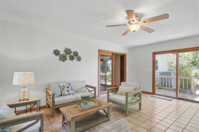 11 Kathy DR, Poquoson, VA 23662