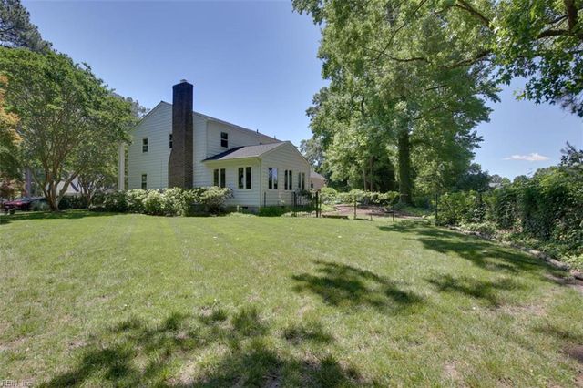 11 Kathy DR, Poquoson, VA 23662
