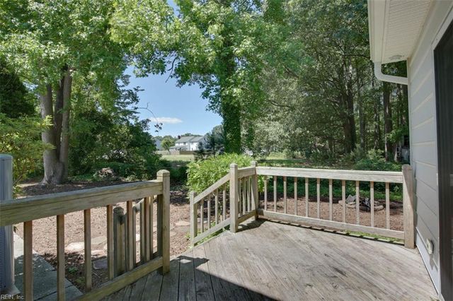 11 Kathy DR, Poquoson, VA 23662