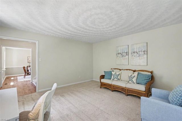 11 Kathy DR, Poquoson, VA 23662