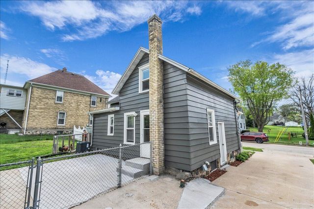 235 E Woolcock STREET, Jefferson, WI 53549