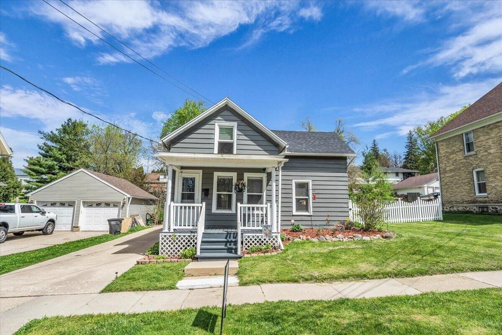 235 E Woolcock STREET, Jefferson, WI 53549