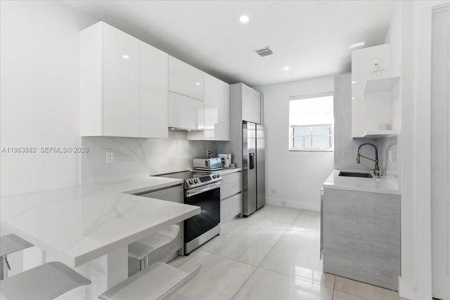 7743 SW 99th St 2, Miami, FL 33156