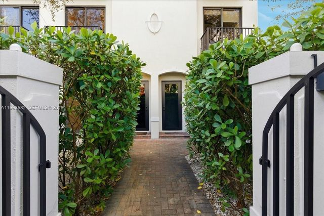 7743 SW 99th St 2, Miami, FL 33156