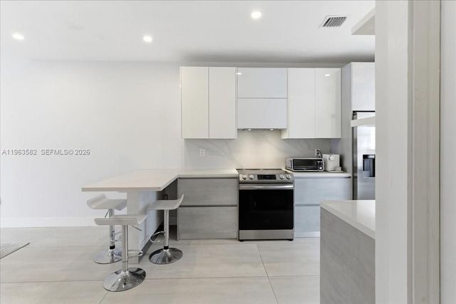 7743 SW 99th St 2, Miami, FL 33156