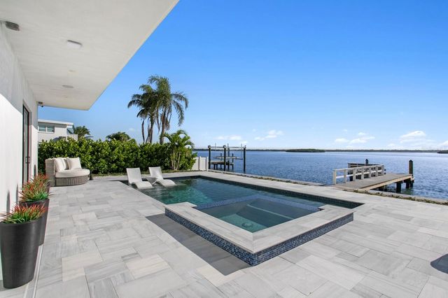 445 129TH AVENUE E, Madeira Beach, FL 33708