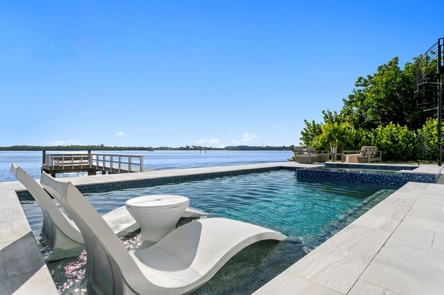 445 129TH AVENUE E, Madeira Beach, FL 33708