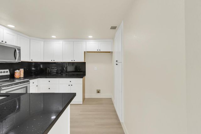 213 Live Oak Cir, Roseville, CA 95678