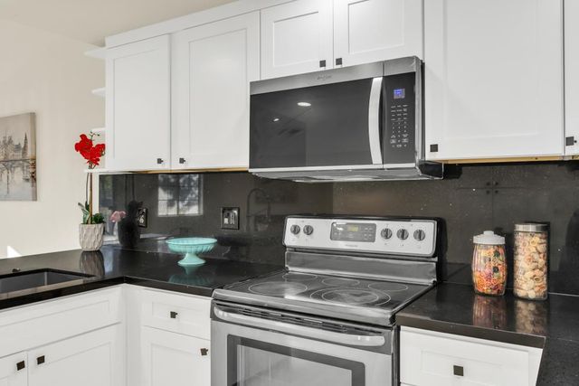 213 Live Oak Cir, Roseville, CA 95678