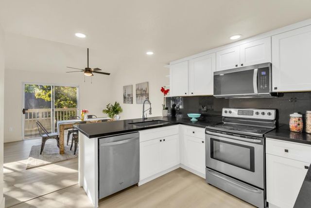 213 Live Oak Cir, Roseville, CA 95678