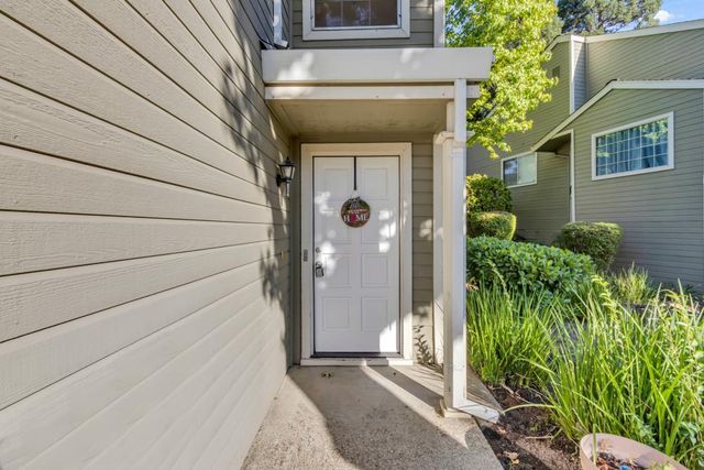 213 Live Oak Cir, Roseville, CA 95678