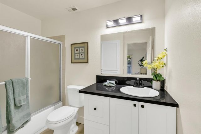 213 Live Oak Cir, Roseville, CA 95678