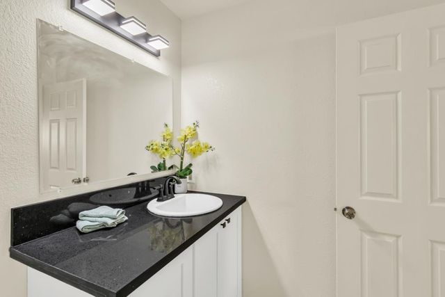 213 Live Oak Cir, Roseville, CA 95678