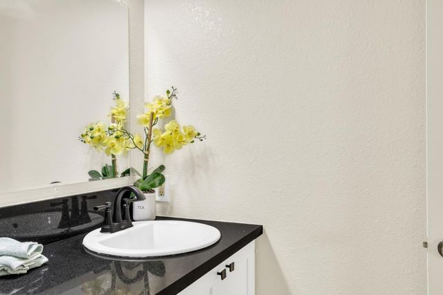 213 Live Oak Cir, Roseville, CA 95678