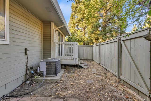 213 Live Oak Cir, Roseville, CA 95678