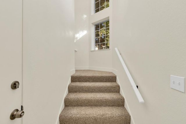 213 Live Oak Cir, Roseville, CA 95678