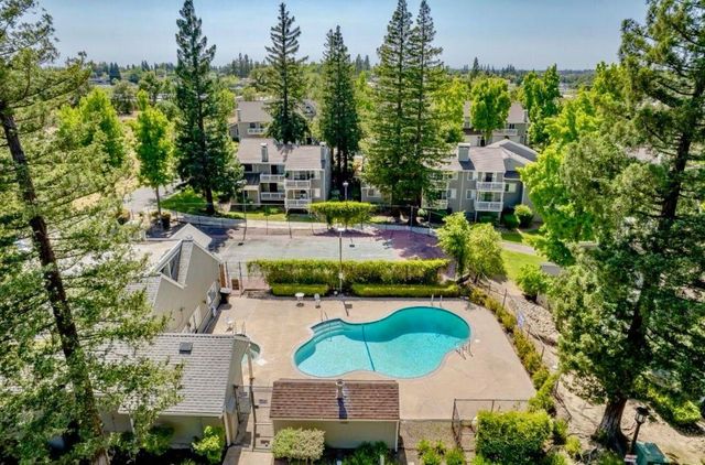 213 Live Oak Cir, Roseville, CA 95678