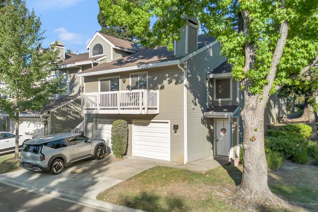 213 Live Oak Cir, Roseville, CA 95678