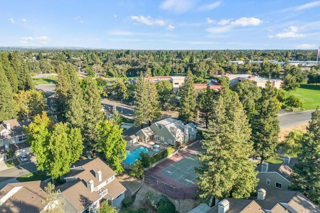 213 Live Oak Cir, Roseville, CA 95678