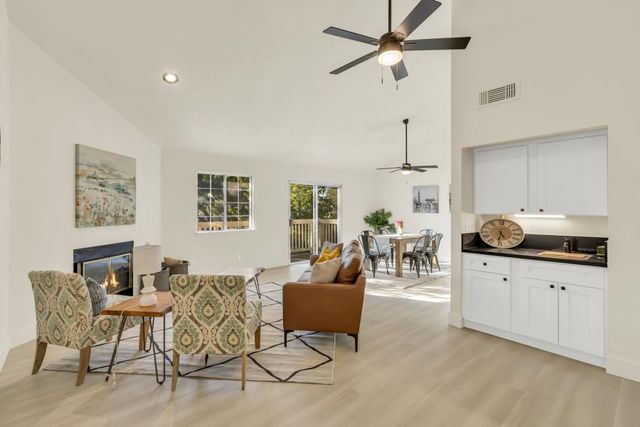 213 Live Oak Cir, Roseville, CA 95678