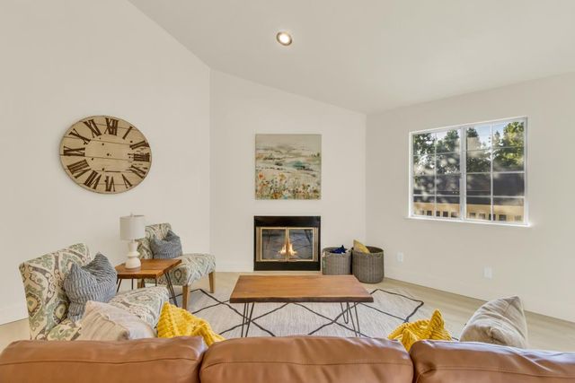 213 Live Oak Cir, Roseville, CA 95678