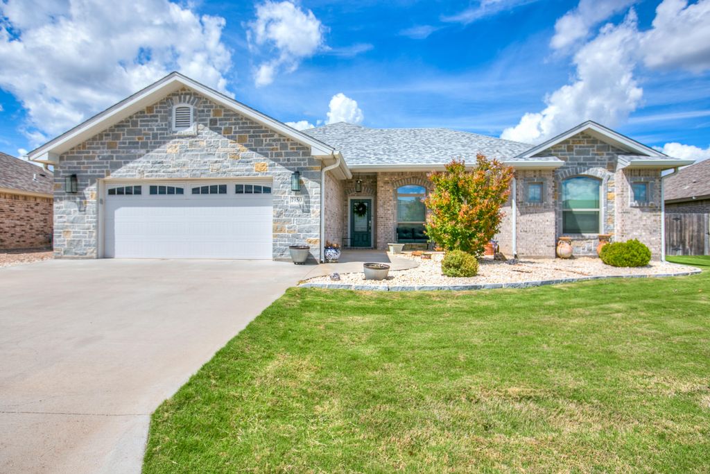 Image 1 of property listing at 1950 Colonial Drive, San Angelo, TX 76904