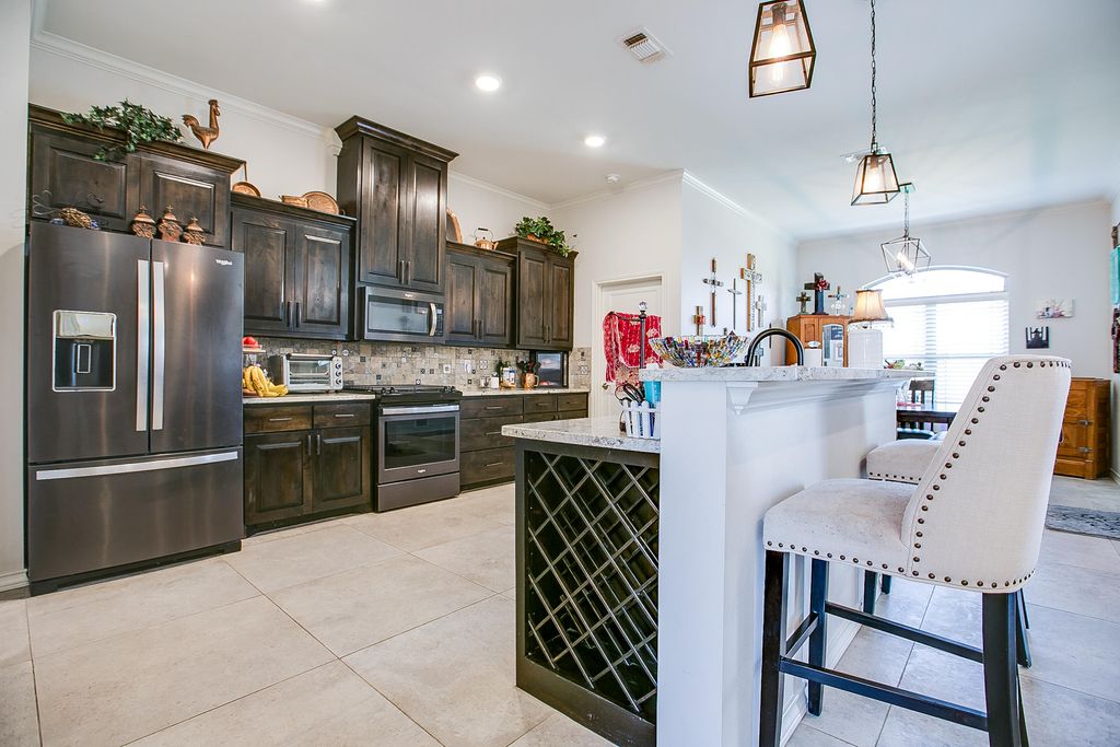 Image 10 of property listing at 1950 Colonial Drive, San Angelo, TX 76904