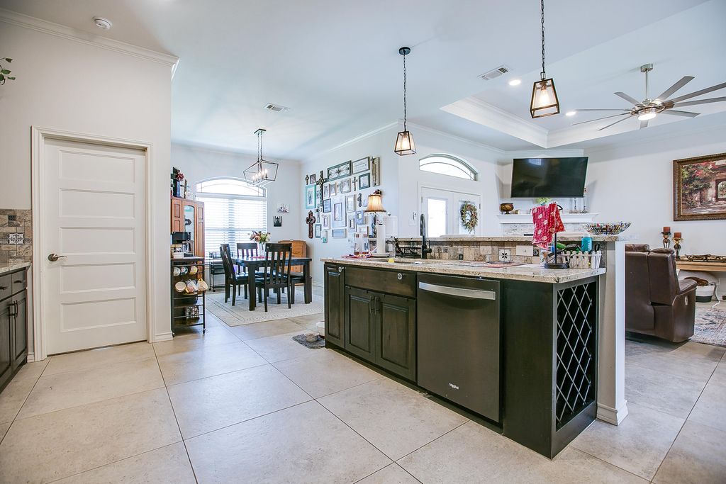 Image 12 of property listing at 1950 Colonial Drive, San Angelo, TX 76904