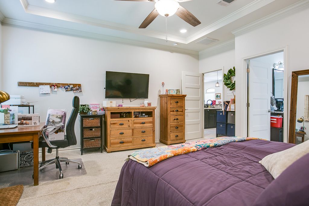 Image 16 of property listing at 1950 Colonial Drive, San Angelo, TX 76904