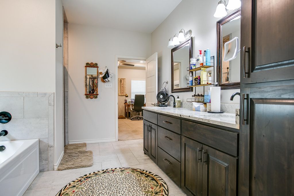 Image 18 of property listing at 1950 Colonial Drive, San Angelo, TX 76904