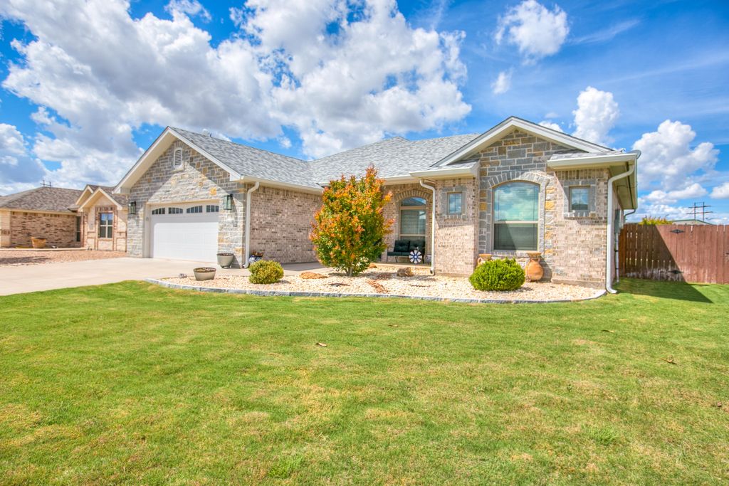 Image 2 of property listing at 1950 Colonial Drive, San Angelo, TX 76904