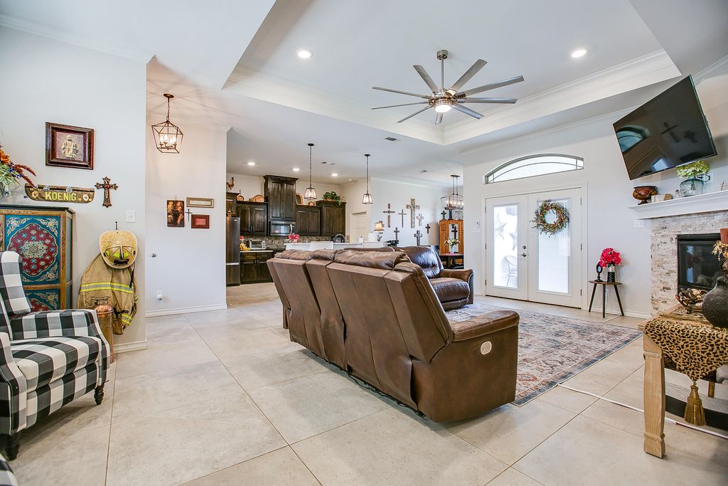 Image 4 of property listing at 1950 Colonial Drive, San Angelo, TX 76904