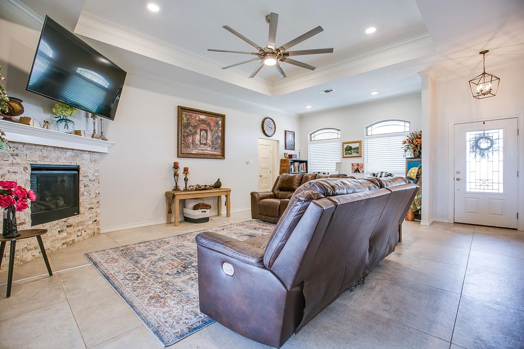 Image 5 of property listing at 1950 Colonial Drive, San Angelo, TX 76904