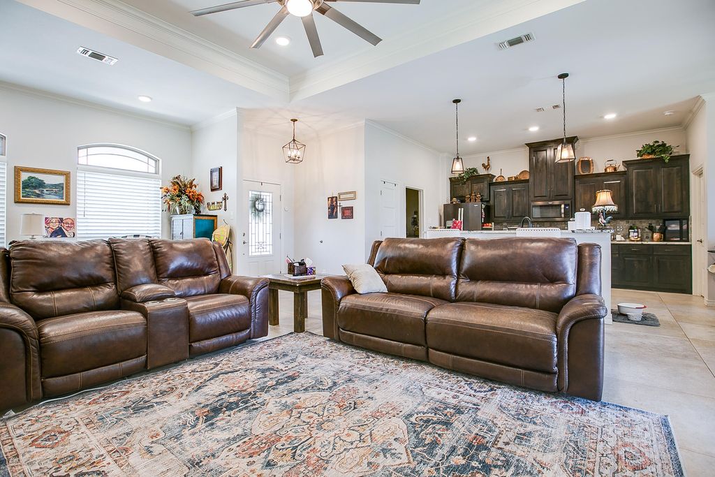 Image 6 of property listing at 1950 Colonial Drive, San Angelo, TX 76904