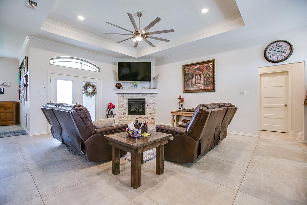 Image 7 of property listing at 1950 Colonial Drive, San Angelo, TX 76904