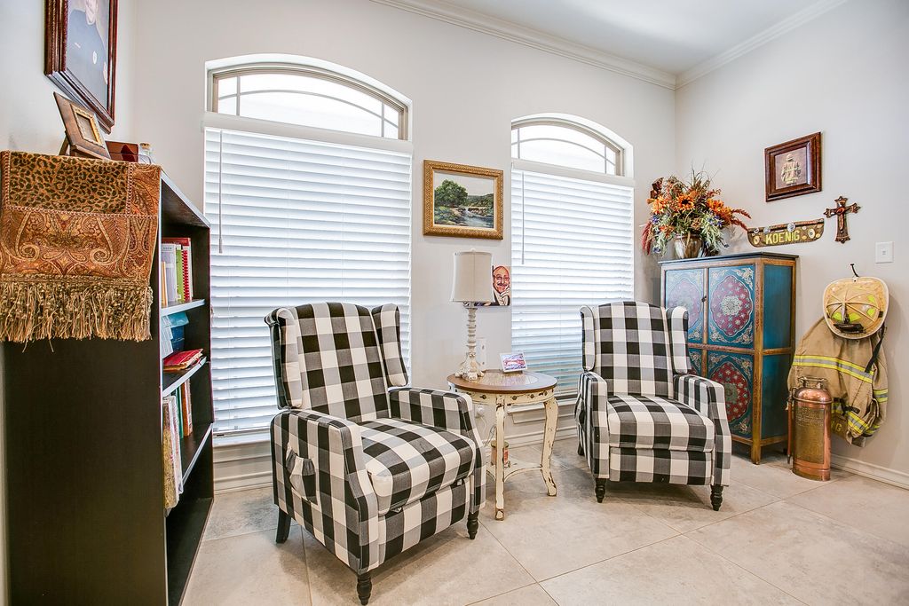 Image 8 of property listing at 1950 Colonial Drive, San Angelo, TX 76904