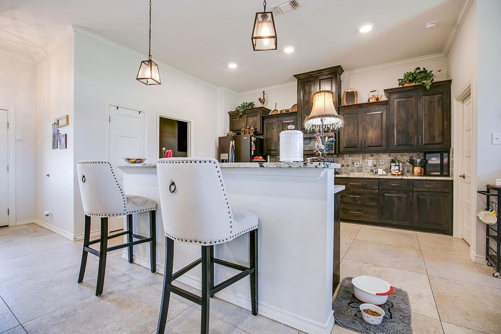 Image 9 of property listing at 1950 Colonial Drive, San Angelo, TX 76904