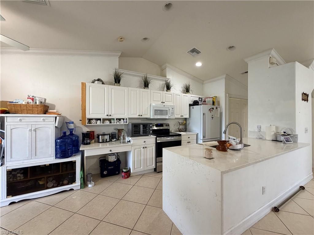 1621 SW 14th TER, CAPE CORAL, FL 33991 — photo 4
