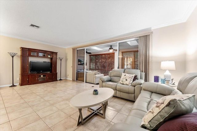 6757 Via Regina 3, Boca Raton, FL 33433